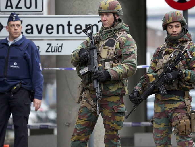 ‪قوات الجيش البلجيكية في أحد شوارع العاصمة بروكسل‬ قوات الجيش البلجيكية في أحد شوارع العاصمة بروكسل (رويترز)