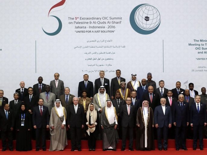 Ministers and delegates pose for photographs during the family photo shortly before ministerial meeting on the extraordinary summit of the Organization of Islamic Cooperation (OIC) in Jakarta, Indonesia, 06 March 2016. Foreign ministers and leaders of Islamic countries met in Indonesia to discuss deteriorating conditions in Palestinian territories. The extraordinary summit will address the continuing expansion of illegal Israeli settlements, the status of Jerusalem, and recent violence, said Indonesian Foreign Minister Retno Marsudi.