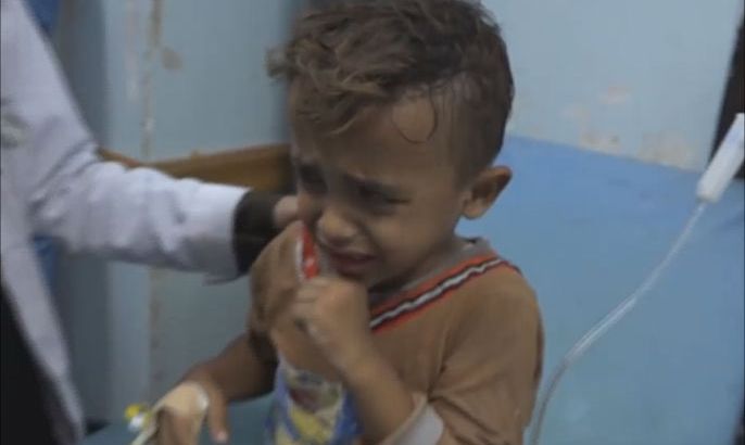 أطفال تعز يعانون بسبب الحرب والحصار