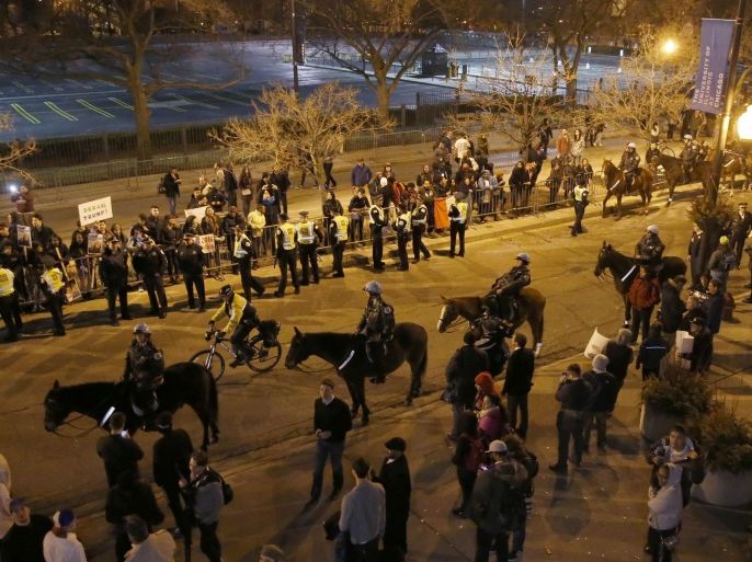 Chicago police officers on foot and mounted, watch over protesters after a rally for Republican presidential candidate Donald Trump was cancelled due to security concerns, on the campus of the University of Illinois-Chicago, Friday, March 11, 2016, in Chicago. (AP Photo/Charles Rex Arbogast)