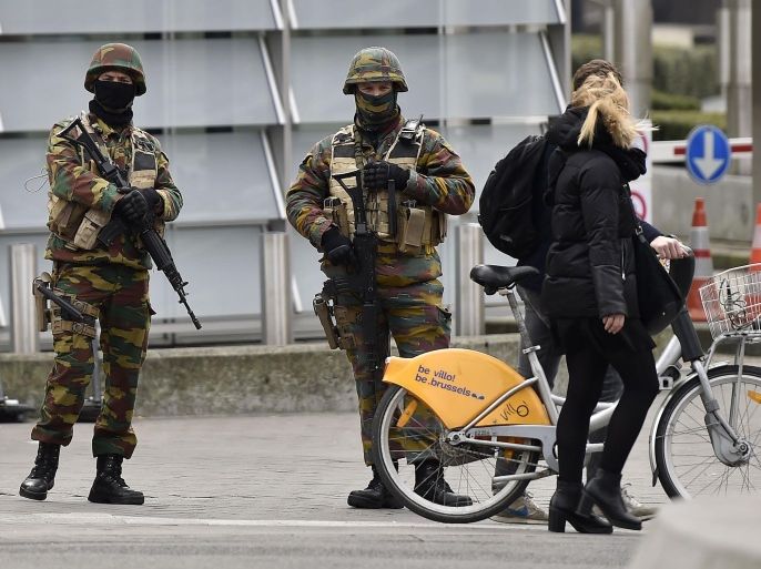 Security forces secure the city center in Brussels, Belgium, Tuesday, March 22, 2016. Authorities locked down the Belgian capital on Tuesday after explosions rocked the Brussels airport and subway system, killing a number of people and injuring many more. Belgium raised its terror alert to its highest level, diverting arriving planes and trains and ordering people to stay where they were. Airports across Europe tightened security. (AP Photo/Martin Meissner)