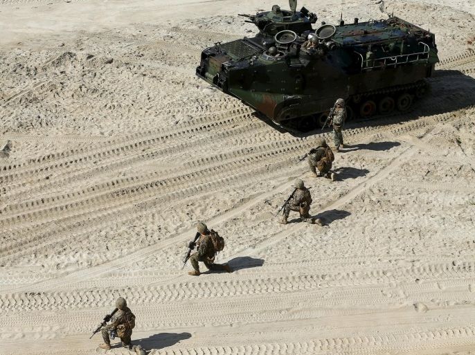 U.S. Marines come ashore as they train with soldiers from Japan's Ground Self Defense Force during the bilateral annual Iron Fist military training exercise at Camp Pendleton, California February 26, 2016. REUTERS/Mike Blake