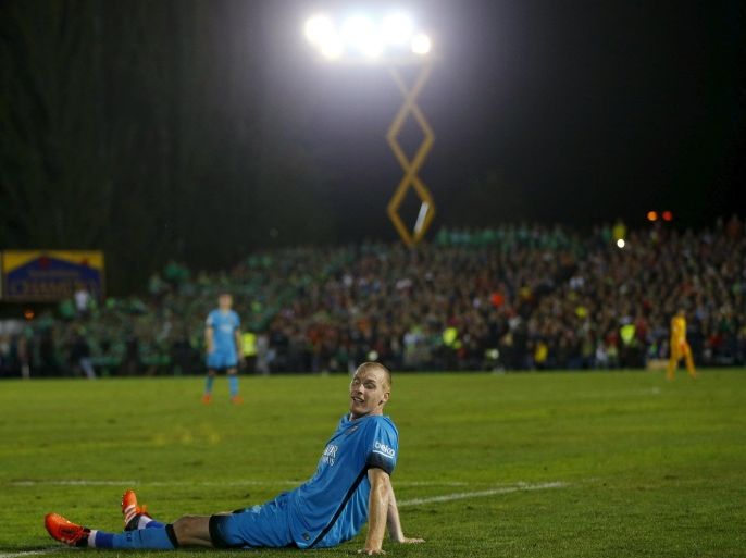 Barcelona's Jeremy Mathieu lies on the pitch during their Spanish King's Cup round of 32 first leg soccer match against Villanovense at Romero Cuerda stadium in Villanueva de la Serena, western Spain October 28, 2015. REUTERS/Marcelo del Pozo