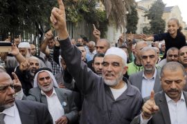 Sheik Raed Salah (C), leader of the Islamic Movement's northern branch, gestures after leaving the Jerusalem district court in this file picture taken October 27, 2015. Israel on November 17, 2015 outlawed the Islamist group it says has played a central role in stirring up violence over a Jerusalem holy site in a wave of bloodshed that began seven weeks ago. REUTERS/Ammar Awad/Files