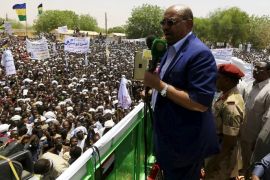 Sudanese President Omar Hassan al-Bashir addresses the crowd during a campaign rally in East Darfur, April 5, 2016. Picture taken April 5, 2016. REUTERS/Mohamed Nureldin Abdallah