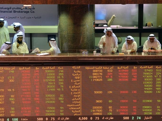 Kuwaiti traders at the Kuwaiti Stock Exchange, Kuwait, 04 August 2014. The Indexes of the Kuwait Stock Exchange (KSE) rallied by Monday's close of session after finishing at a low 03 August at the conclusion of trading.