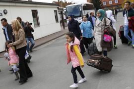 Syrian refugees arrive at the camp for refugees and migrants in Friedland, Germany April 4, 2016. The first group of Syrian refugees arrived in Germany by plane from Turkey under a new deal between the European Union and Ankara to combat human trafficking and bring migration under control, German police said on Monday. REUTERS/Kai Pfaffenbach