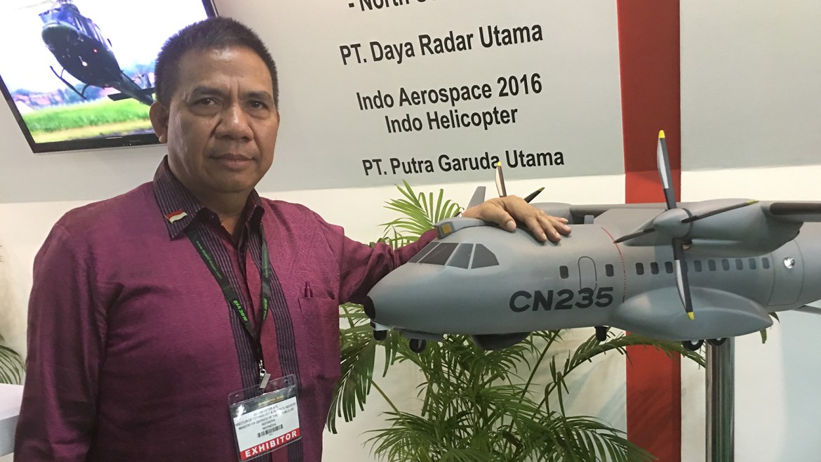 الجنرال آنيه والطائرة الإندونيسية سي إن 235  التي صممت لتتناسف مع الطبيعة الجغرافية لدول جنوب شرقي آسيا