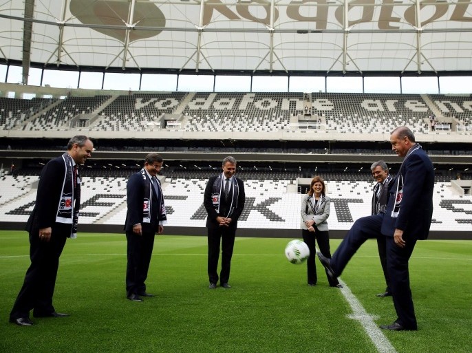 A handout picture provided by Turkish President Press office shows, Turkish President Recep Tayyip Erdogan (R), Turkish Prime Minister Ahmet Davutoglu (2-L) and former Turkish President Abdullah Gul (2-R), playing with ball during the opening ceremony of Besiktas' new stadium Vodafone Arena in Istanbul, Turkey, 10 April 2016.