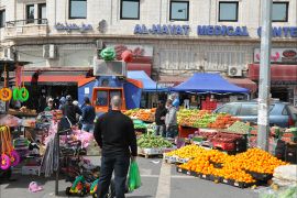 إسرائيل تتطلع لحظر تسويق المنتجات الفلسطينية ومنها الزراعية بأسواق القدس والداخل الفلسطيني بزعم أنها تشكل خطرا على صحة المستهلك، القدس المحتلة آذار مارس 2016.