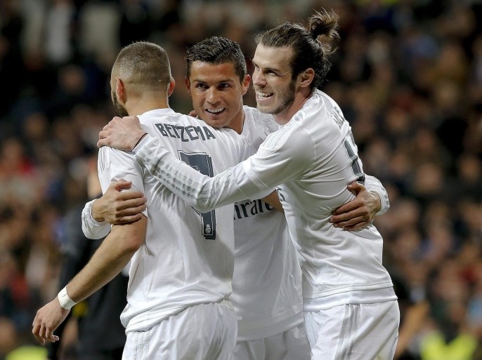 Real Madrid's Welsh winger Gareth Bale (R) celebrates with Portuguese striker Cristiano Ronaldo (C) and French Karim Benzema (L) after scoring the 3-0 lead against Sevilla CF during the Spanish Liga Primera Division soccer match played at Santiago Bernabeu stadium, in Madrid, Spain, 20 March 2016.