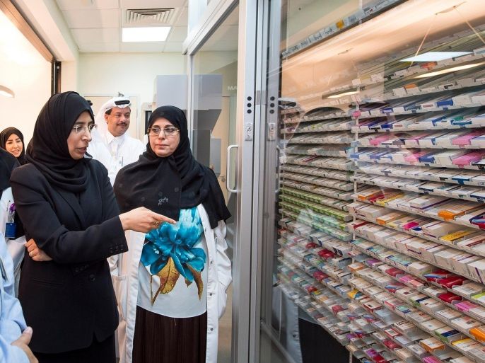 افتتحت قطر صيدلية آلية في مستشفى حمد العام في العاصمة الدوحة، والتي توظف جهازي روبوت يعملان معاً ويتيحان إمكانية صرف 1,200 صنف من الأدوية في الساعة الواحدة.