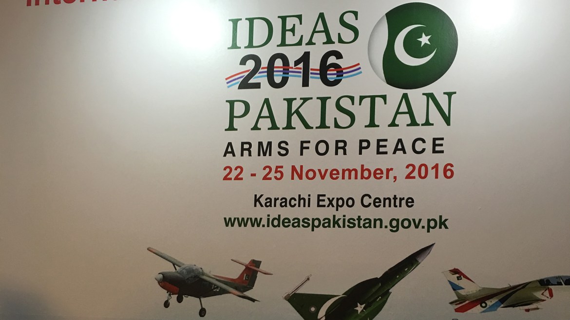 إعلان لمعرض الصناعات الحربية الباكستاني في كراتشي آيدياز في معرض خدمات الدفاع الآسيوي في كوالالمبور