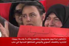 نظم عدد من الناشطين اللبنانيين والسوريين وقفة تضامنية مع مدينة حلب السورية وسط العاصمة اللبنانية بيروت