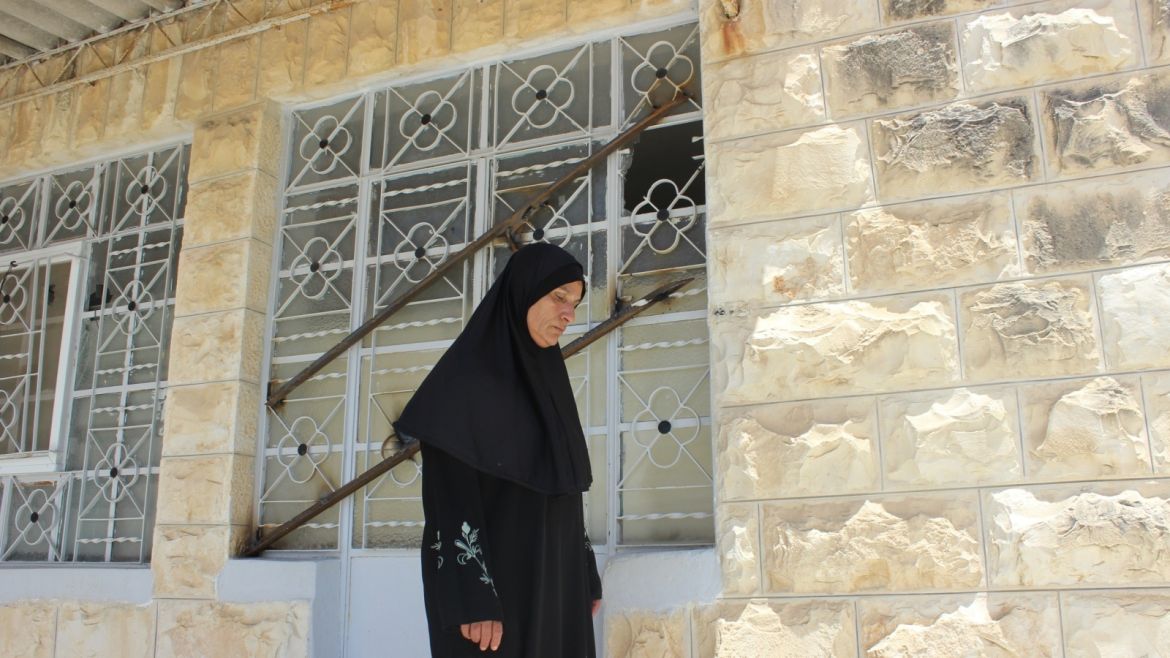 منزل عائلة الشهيد المقدسي عدي أبو جمل الذي أغلقته سلطات الاحتلال وسكبت بداخله الإسمنت المسلح