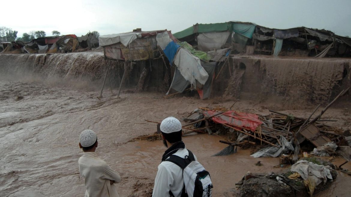 People gather after several road side shops were swept away by flash floods triggered by heavy rain falls on the outskirts of Peshawar, the provincial capital of Khyber-Pakhtunkhwa province, Pakistan, 03 April 2016. At least 42 people were killed in floods triggered by torrential rains in Pakistan's Khyber-Pakhtunkhwa province and Gilgit-Baltistan.