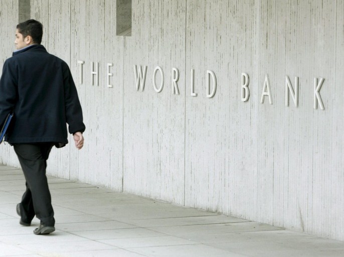(FILE)A file picture dated 09 April 2008 shows a pedestrian walking past the World Bank building in Washington, DC, USA. The World Bank says it intends to support Ukraine with up to 3 billion dollars in development projects in 2014. The Washington-based development agency said 10 March 2014 it had received a request for support form the interim Ukrainian government 'and stands ready to continue supporting the Ukrainian people' with badly needed reforms for the economic sector. The projects would need to be approved by the World Bank board, an agency official confirmed.