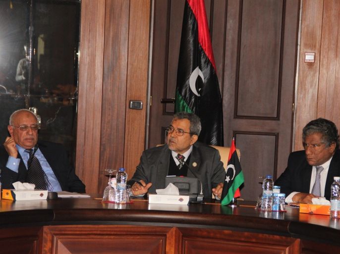عدد من الوزراء بحكومة الإنقاذ الوطني الليبية في أحد اجتماعاتهم.