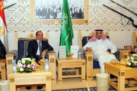 A handout photo released by the Egyptian Presidency on 02 May 2015 of Egyptian President Abdel Fattah al-Sisi (L) meeting with Saudi Arabia's King Salman bin Abdulaziz Al Saud (R), in Riyadh, Saudi Arabia, 02 May 2015. EPA/EGYPTIAN PRESIDENCY / HANDOUT