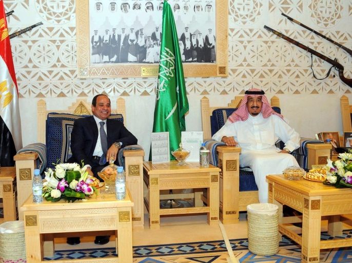 A handout photo released by the Egyptian Presidency on 02 May 2015 of Egyptian President Abdel Fattah al-Sisi (L) meeting with Saudi Arabia's King Salman bin Abdulaziz Al Saud (R), in Riyadh, Saudi Arabia, 02 May 2015. EPA/EGYPTIAN PRESIDENCY / HANDOUT