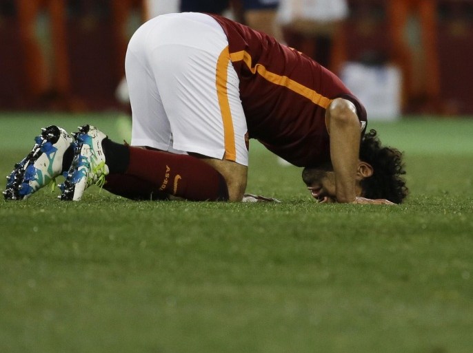Roma's Mohammed Salah celebrates after scoring during a Serie A soccer match between Roma and Bologna, in Rome's Olympic stadium, Monday, April 11, 2016. (AP Photo/Gregorio Borgia)