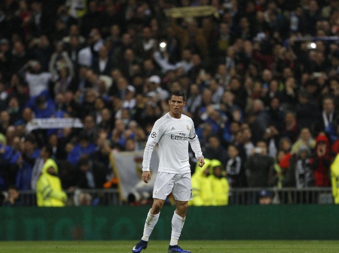Real Madrid's Cristiano Ronaldo celebrates scoring his side's 2nd goal, during the Champions League 2nd leg quarterfinal soccer match between Real Madrid and VfL Wolfsburg at the Santiago Bernabeu stadium in Madrid, Spain, Tuesday April 12, 2016. (AP Photo/Francisco Seco)