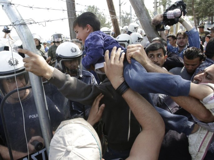 Migrants clash with Greek police during a protest against the closed border with Macedonia, at the northern Greek border point of Idomeni, Greece, Thursday, April 7, 2016. When the migrants tried to tear down part of the fence, Macedonian police stepped in and stopped them. (AP Photo/Amel Emric)