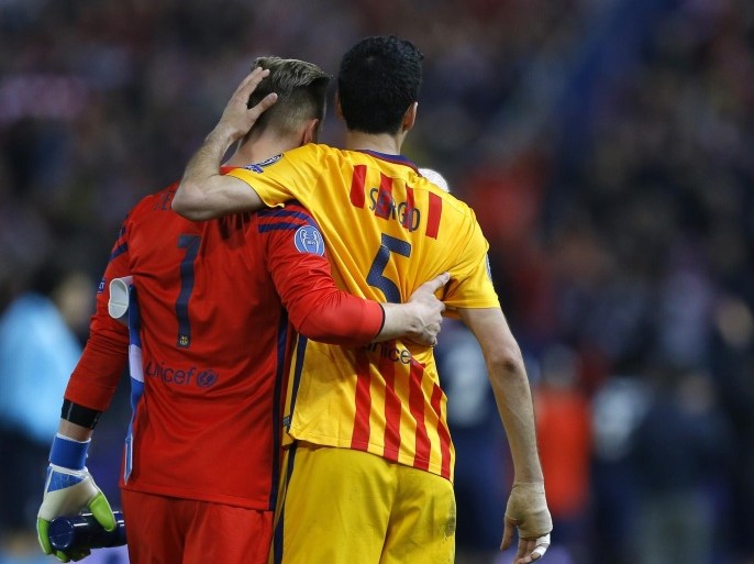 Barcelona's goalkeeper Marc-Andre ter Stegen, left, and Barcelona's Sergio Busquets hug after the Champions League 2nd leg quarterfinal soccer match between Atletico Madrid and Barcelona at the Vicente Calderon stadium in Madrid, Spain, Wednesday April 13, 2016. (AP Photo/Francisco Seco)