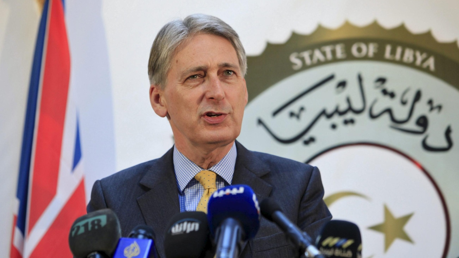 ‪وزير الخارجية البريطاني يؤكد من طرابلس استعداد بلاده لتدريب قوات ليبية‬ (رويترز)