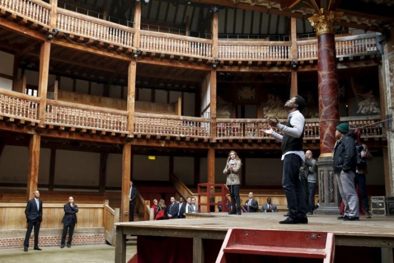 U.S. President Barack Obama watches a selection of songs and excerpts from Hamlet as he tours the Globe Theatre in London to mark the 400th anniversary of William Shakespeare's death April 23, 2016. REUTERS/Kevin Lamarque
