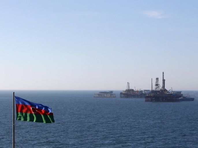 The state flag of Azerbaijan flutters in the wind on an oil platform in the Caspian Sea, about 100 km (62 miles) east of Baku, Azerbaijan, in this January 22, 2013 file photo. Picture taken January 22, 2013. To match AZERBAIJAN-CRISIS/. REUTERS/David Mdzinarishvili/Files
