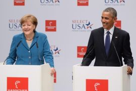 German Chancellor Angela Merkel (L) and US President Barack Obama (R) speak shortly before their tour of the Hannover Messe trade fair in Hanover, Germany, 25 April 2016. The USA is this year's partner country for the trade fair. The US President is on a two-day visit to Germany to strengthen bilateral economic and security ties between the two nations, and to negotiate the implementation of the Transatlantic Trade and Investment Partnership in the European Union.