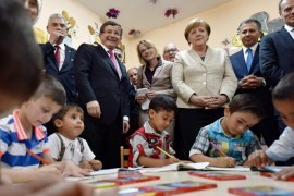 epa05273727 A handout picture provided by the German Federal Government shows German Chancellor Angela Merkel (3-R) as she visits a pre-school class with the Turkish Prime Minister Ahmet Davutoglu (2-L) at the Nizip I refugee camp in Gaziantep, Turkey, 23 April 2016. Merkel travelled to Turkey with the President of the European Council, Donald Tusk, to get informed about the implementation of the EU-Turkey Refugee Agreement. EPA/STEFFEN KUGLER/GERMAN FEDERAL GOVERNMENT/HANDOUT