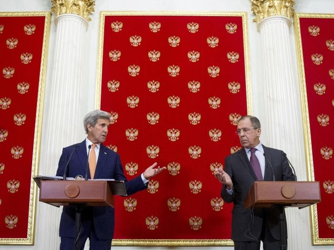 Russian Foreign Minister Sergei Lavrov (R) and U.S. Secretary of State John Kerry attend a news conference at the Kremlin in Moscow, Russia, March 24, 2016. REUTERS/Andrew Harnik/Pool