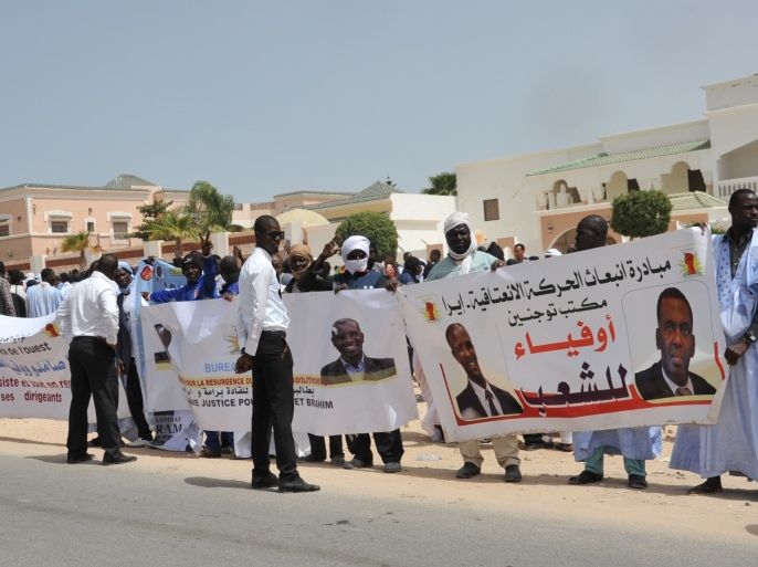 مناصرو بيرام أمام المحكمة العليا نواكشوط 17-5-2016 الجزيرة نت
