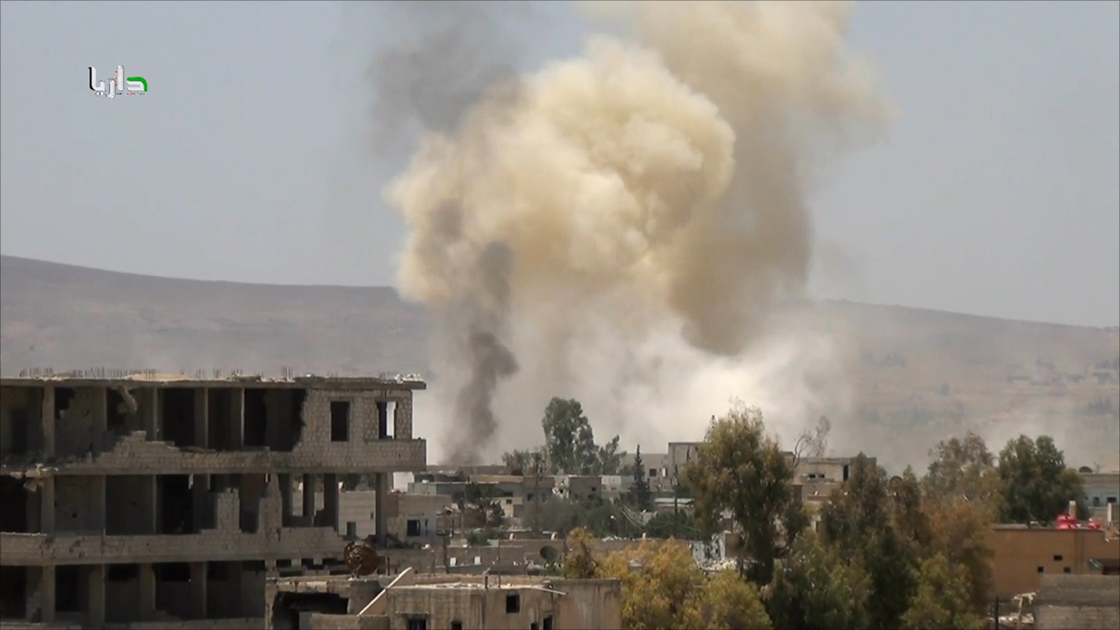 ‪النظام السوري قصف بالصواريخ داريا المحاصرة في ريف دمشق‬ (ناشطون)