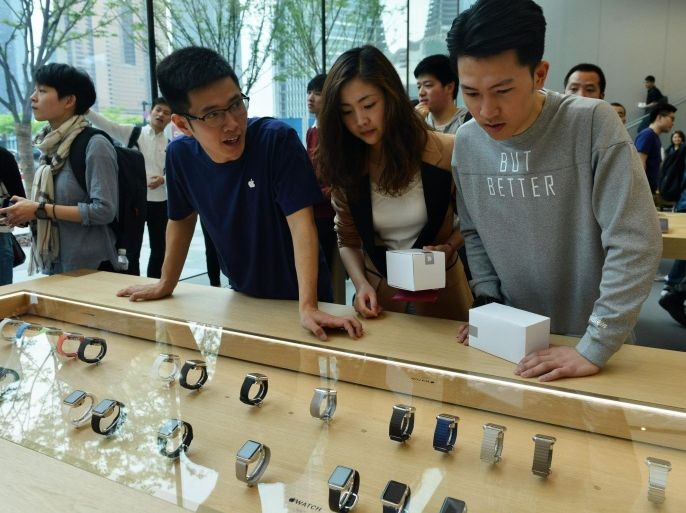 An Apple staffer (L) talks to a customer about the smart watches after the opening of the second Apple Store in Hangzhou, Zhejiang province, China, 24 April 2015. Apple Watch has been a hit in Apple Stores. EPA/LONG WEI CHINA OUT