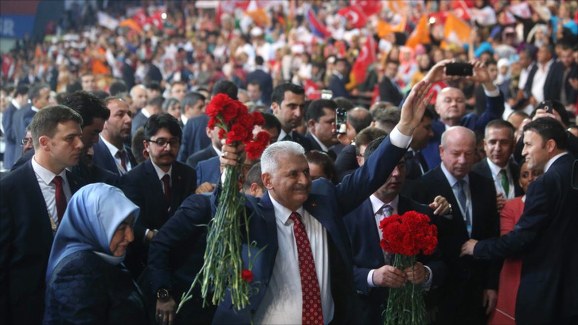 epa05322722 Turkey's Transportation Minister Binali Yildirim (C) and his wife Semiha (L), greet supporters of his party during the Extraordinary Congress of the ruling Justice and Development Party (AKP) to choose the new leader of the party in Ankara, Turkey, 22 May 2016