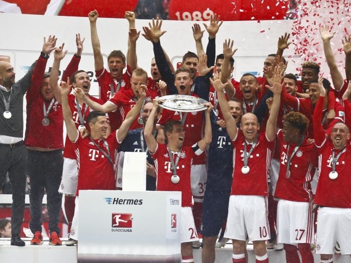 Football Soccer - Bayern Munich v Hanover 96 - German Bundesliga - Allianz-Arena, Munich, Germany - 14/05/16 Bayern Munich's Philipp Lahm holds the trophy. REUTERS/Michael Dalder. DFL RULES TO LIMIT THE ONLINE USAGE DURING MATCH TIME TO 15 PICTURES PER GAME. IMAGE SEQUENCES TO SIMULATE VIDEO IS NOT ALLOWED AT ANY TIME. FOR FURTHER QUERIES PLEASE CONTACT DFL DIRECTLY AT + 49 69 650050