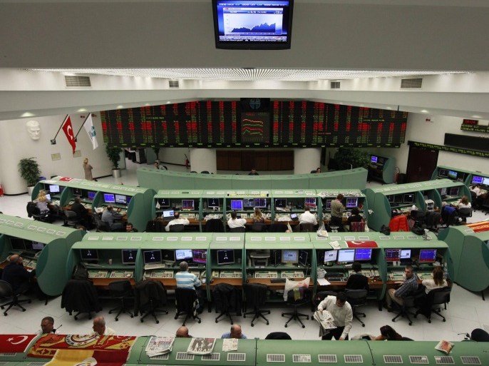 Traders work during the afternoon session at the Stock Exchange in Istanbul in this November 22, 2012 file photograph. Foreigners invested a net $5.3 billion in Turkish stocks last year against a net sale of $2 billion in 2011 and account for around two thirds of stock market investment, according to data from the Istanbul stock exchange. To match TURKEY-INVESTORS/ REUTERS/Osman Orsal/Files (TURKEY - Tags: BUSINESS)