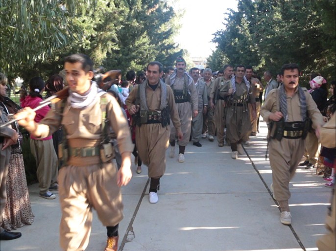 جانب من تدريبات مقاتلي الحزب الديمقراطي الكردستاني الايراني