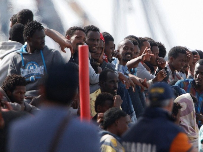 Migrants wait to disembark in the Sicilian harbour of Catania, Italy, May 28, 2016. REUTERS/Antonio Parrinello