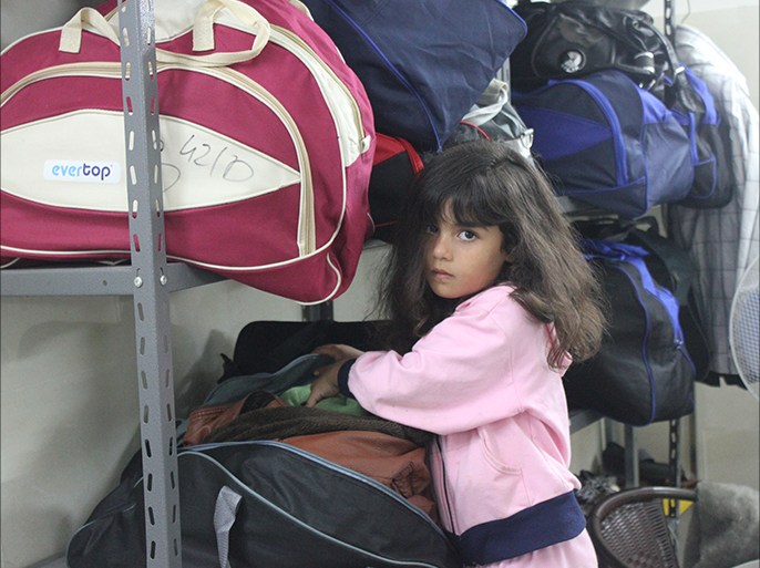 طفلة سورية لاجئة بضافة المركز الإسلامي بمدينة كاتانيا الإيطالية قبل توجهها لشمال أوروبا. الجزيرة نت