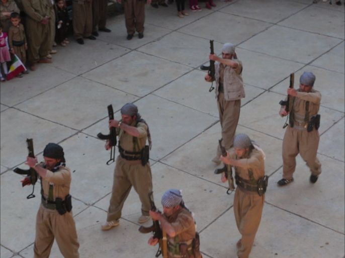جانب من تدريبات مقاتلي الحزب الديمقراطي الكردستاني الايراني