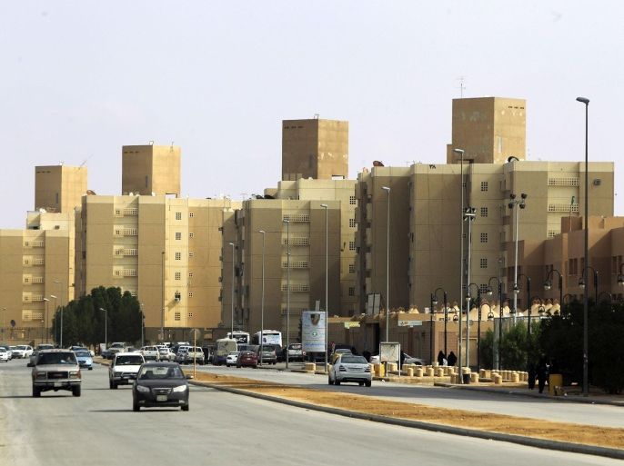 Cars drive past a housing compound in South of Riyadh December 17, 2012. Expatriates moving to Riyadh, the capital of the Middle East's largest economy, face long waits for places in housing compounds where rents have risen by more than 10 percent a year for the past four years, according to property consultants Jones Lang LaSalle. Most better-paid expatriates choose to live in compounds because they offer increased safety against possible militant attacks and to escape Saudi Arabia's stringent Islamic regulations on public behaviour. Picture taken December 17, 2012. To match Mideast Money SAUDI-HOUSING/EXPATS REUTERS/Fahad Shadeed (SAUDI ARABIA - Tags: BUSINESS REAL ESTATE POLITICS SOCIETY)
