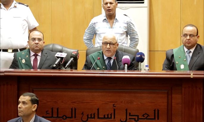 السجن المؤبد لبديع و35 متهما بمصر