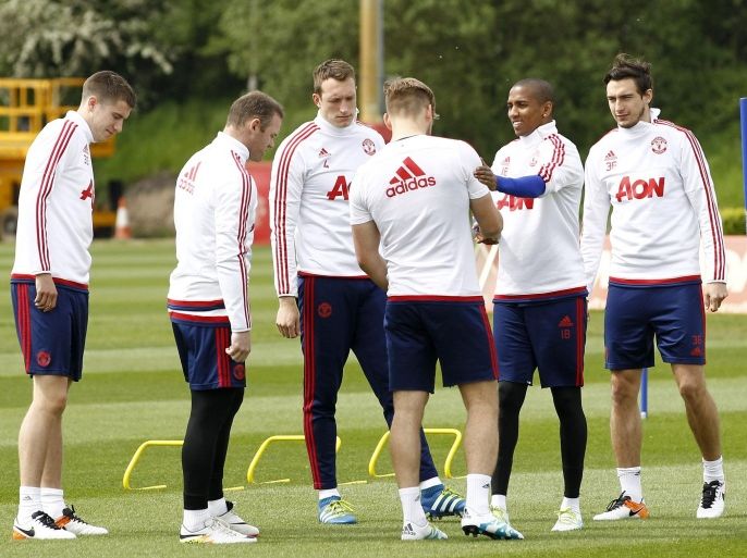 Britain Football Soccer - Manchester United Training - FA Cup Final Preview - Manchester United Training Ground - 19/5/16 Manchester United's Paddy McNair, Wayne Rooney, Phil Jones, Luke Shaw, Ashley Young and Matteo Darmian during training Action Images via Reuters / Craig Brough Livepic EDITORIAL USE ONLY. No use with unauthorized audio, video, data, fixture lists, club/league logos or "live" services. Online in-match use limited to 45 images, no video emulation. No use in betting, games or single club/league/player publications. Please contact your account representative for further details.