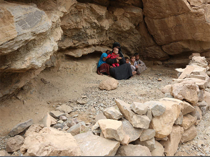 ‪أسرة قتل معيلها الوحيد ويحتل الحوثيون منزلها‬ (الجزيرة)