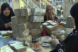الريال اليمني يواصل تهاويه أمام العملات الأجنبية