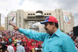 A handout photograph made available by the presidential Miraflores press service on 14 May 2016 shows Venezuela's President Nicolas Maduro (R) during his participation in a rally in Caracas, Venezuela, 14 May 2016. Thousands of supporters of late President Hugo Chavez rallied in the capital in response to the call of the government to support the 'Bolivarian Revolution', as it coincides with an opposition rally to demand speed in the activation of a revocatory referendum against Nicolas Maduro. EPA/MIRAFLORES PRESS SERVICE/HANDOUT